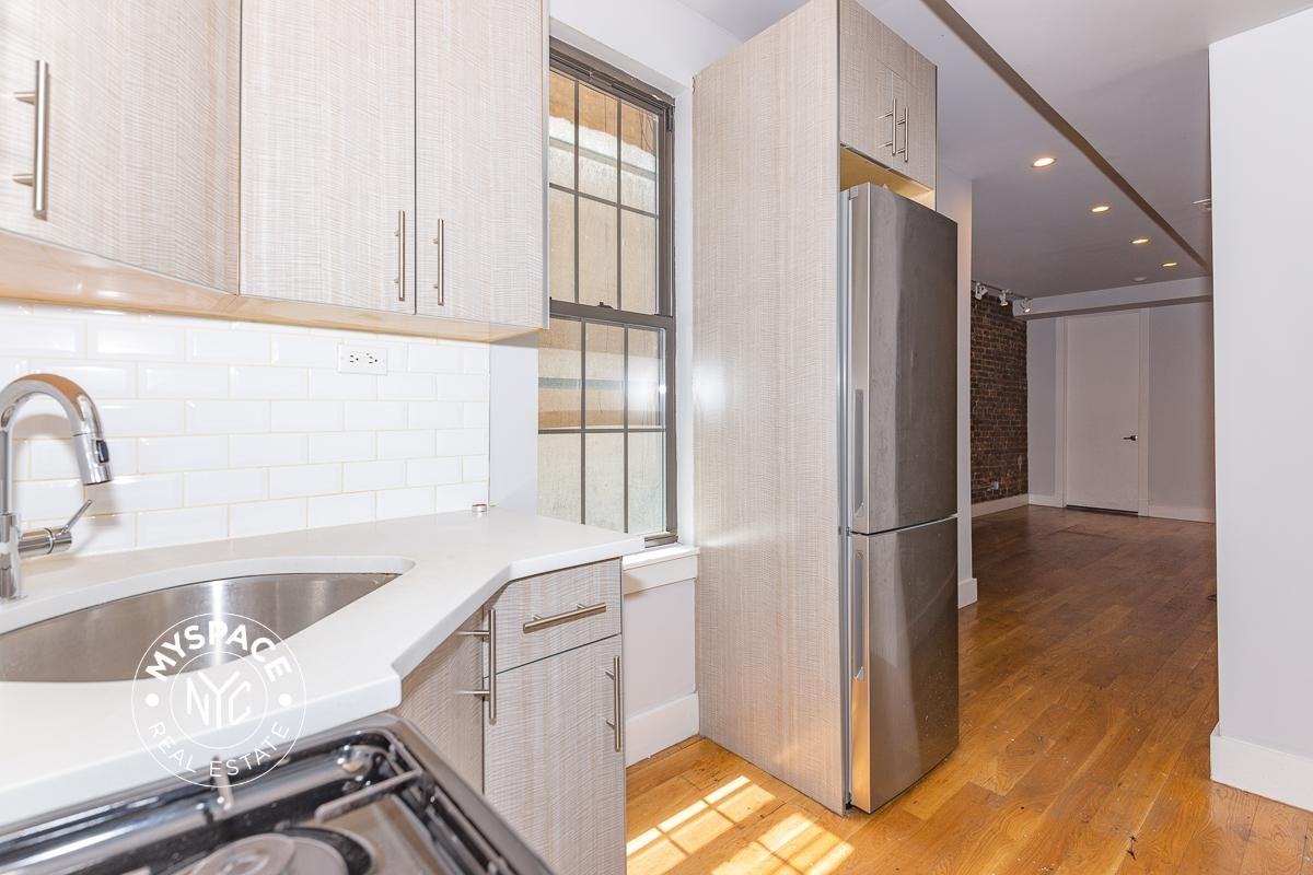 1714 Linden St #2R - Photo 3 of 14