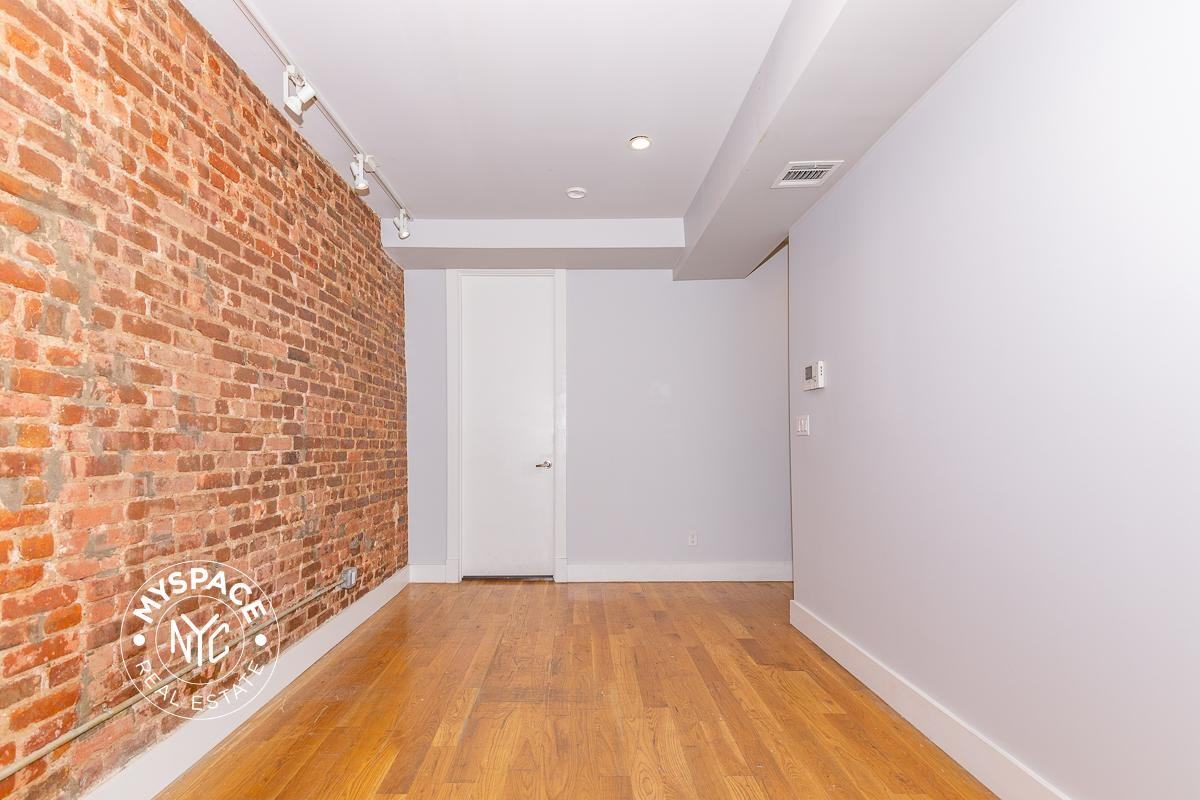1714 Linden St #2R - Photo 5 of 14