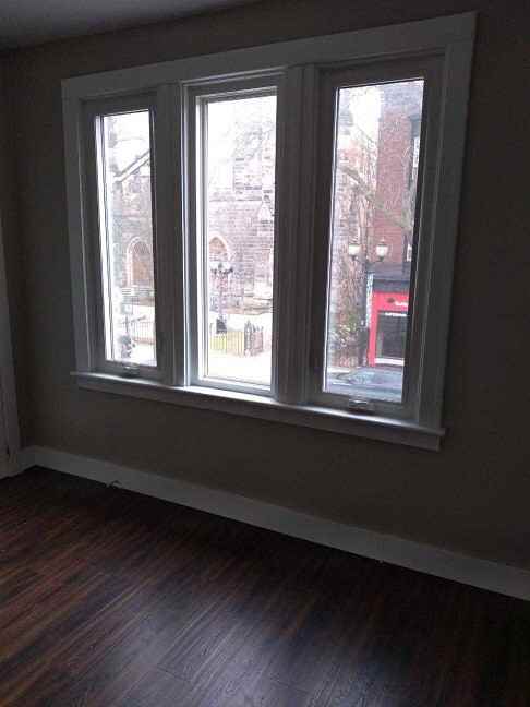 245 James St N - Photo 3 of 6