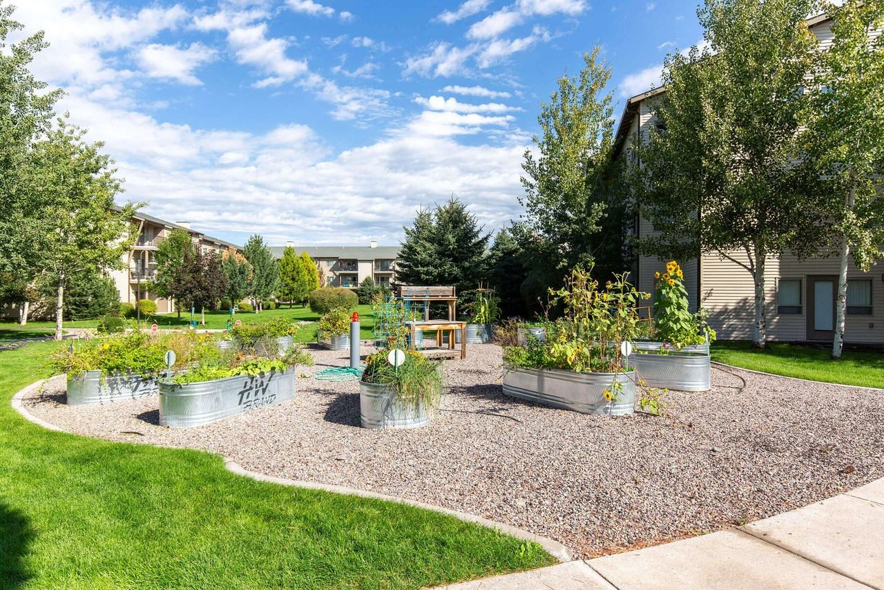 Mullan Reserve Apartments - Photo 2 of 39