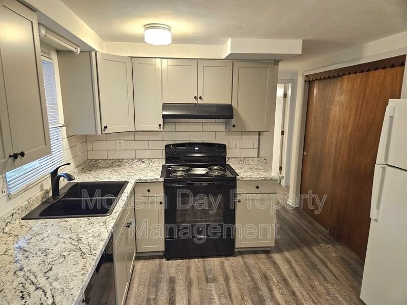 2624 Limewood Dr - Photo 3 of 28