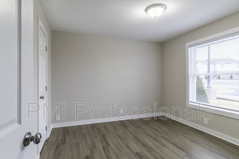 105 Kingsridge Dr - Photo 7 of 10