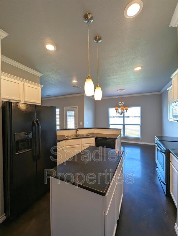 510 Kayla St - Photo 3 of 11