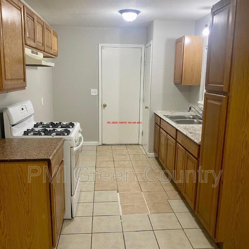 4633 N Cheyenne Ave - Photo 2 of 8