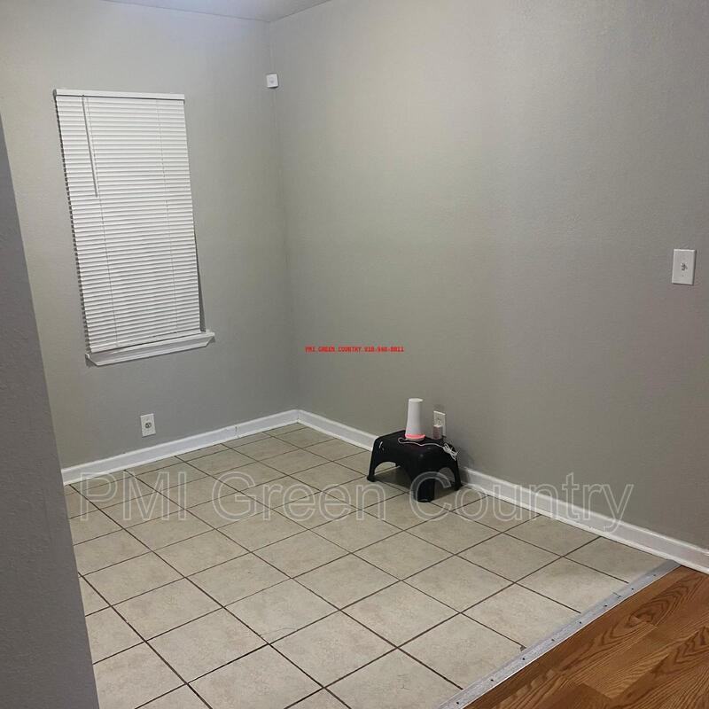 4633 N Cheyenne Ave - Photo 3 of 8