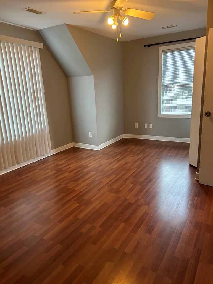 209 Balsam Avenue South #3 - Photo 7 of 18