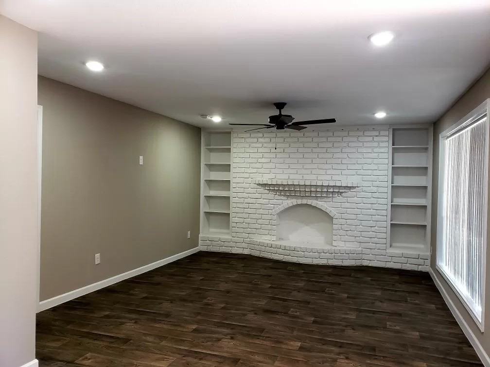 Bateswood Manor - Photo 3 of 29