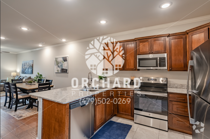 356 N Seattle Ave #F - Photo 3 of 8