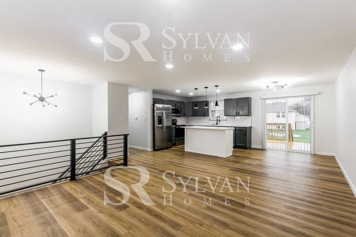 902 Woodlark Dr - Photo 2 of 15