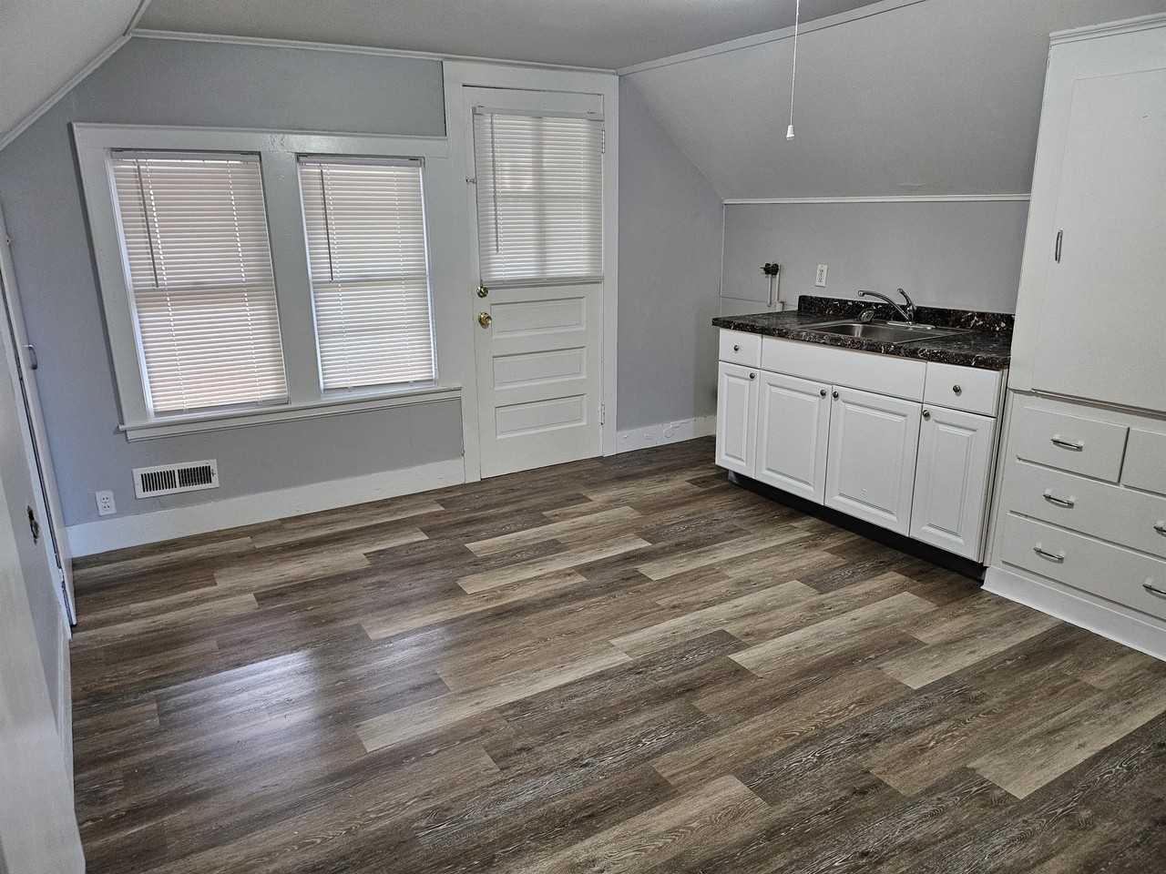 28 Center St 3rd Fl #3rdFL - Photo 2 of 7