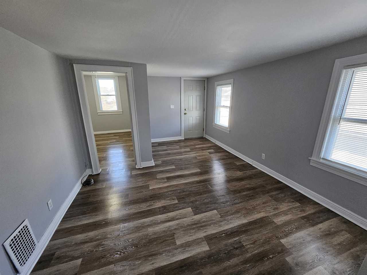 28 Center St 3rd Fl #3rdFL - Photo 4 of 7