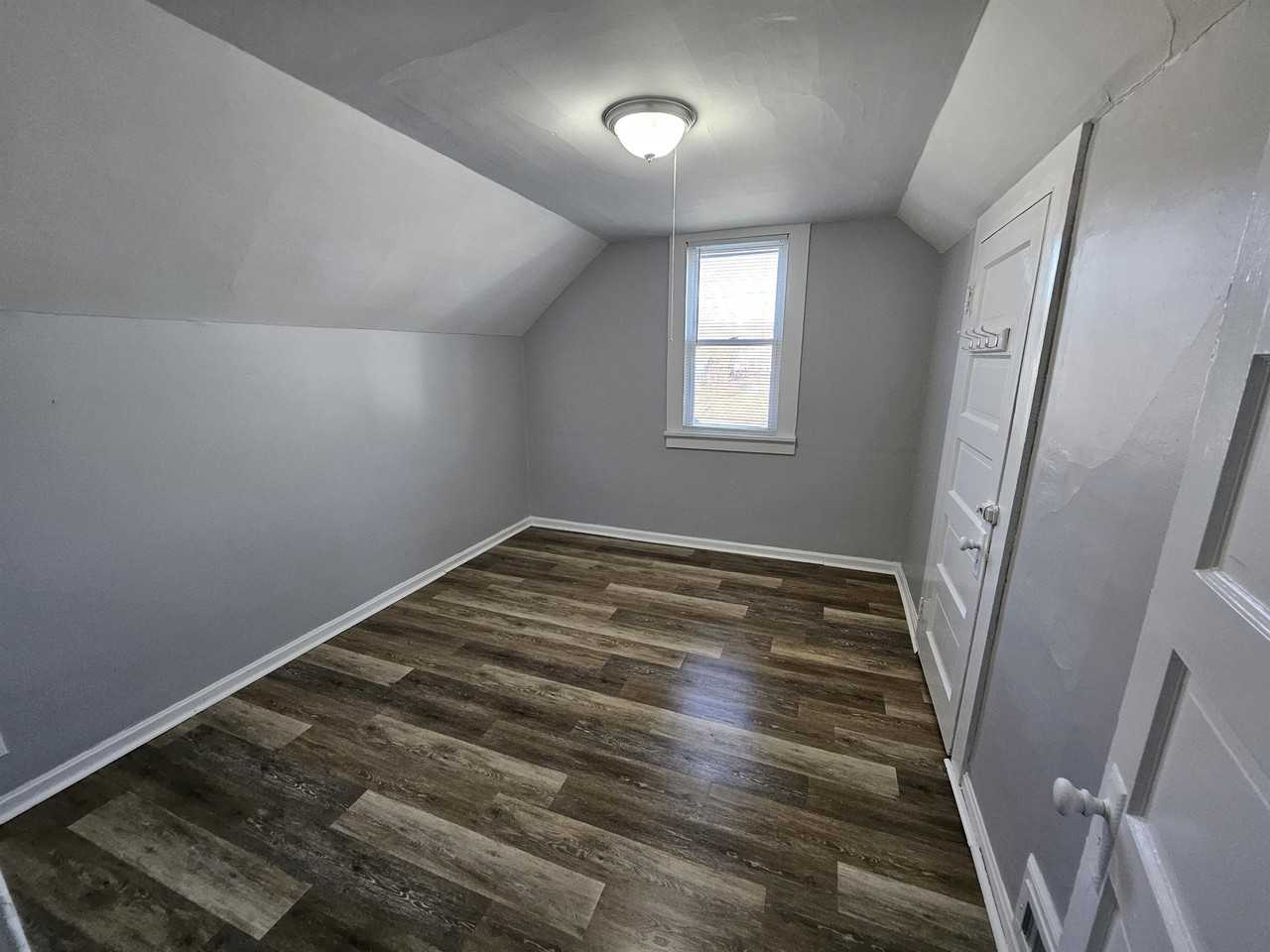 28 Center St 3rd Fl #3rdFL - Photo 6 of 7