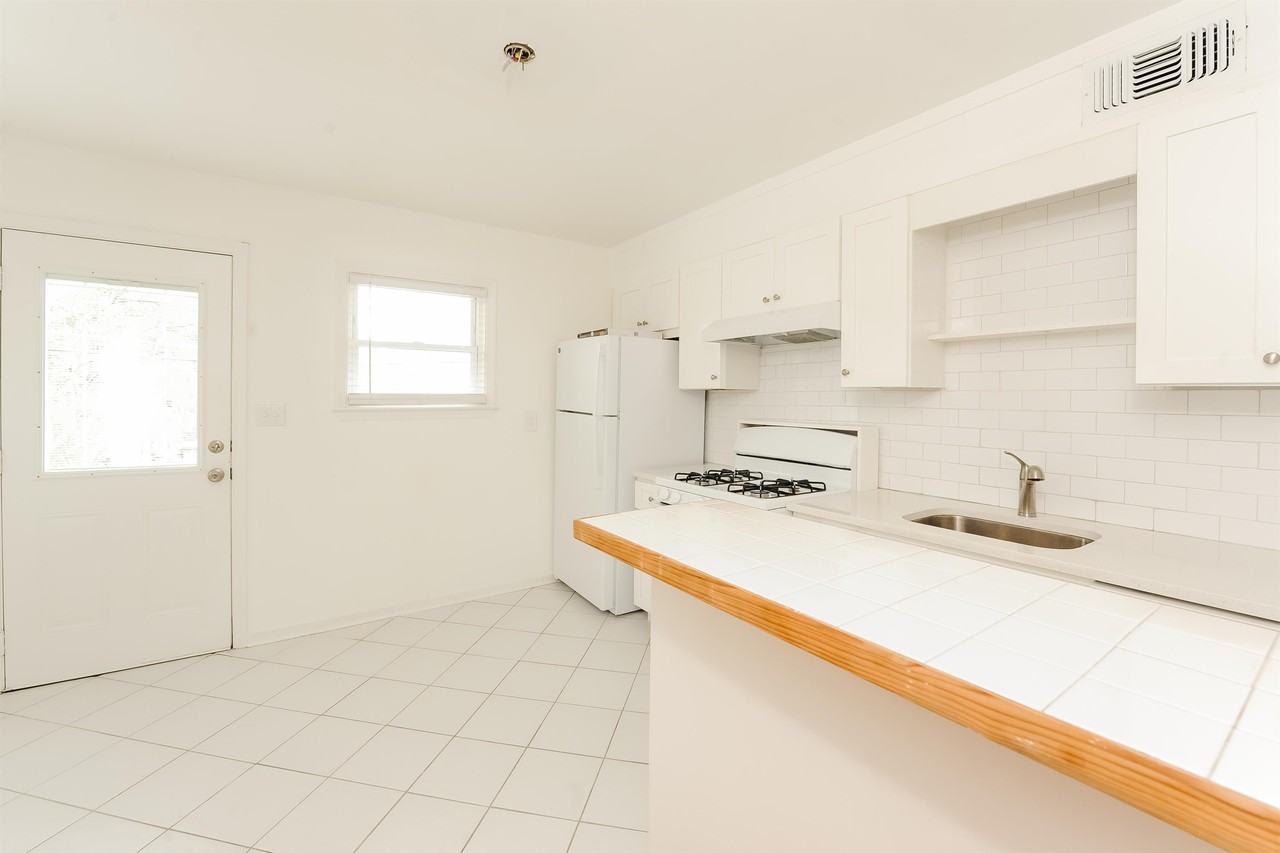 615 Boulevard Southeast #04 - Photo 3 of 13