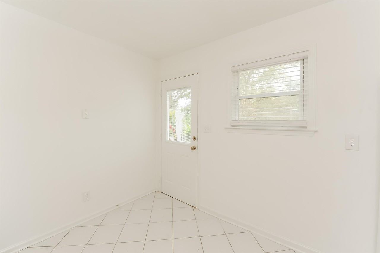 615 Boulevard Southeast #04 - Photo 4 of 13