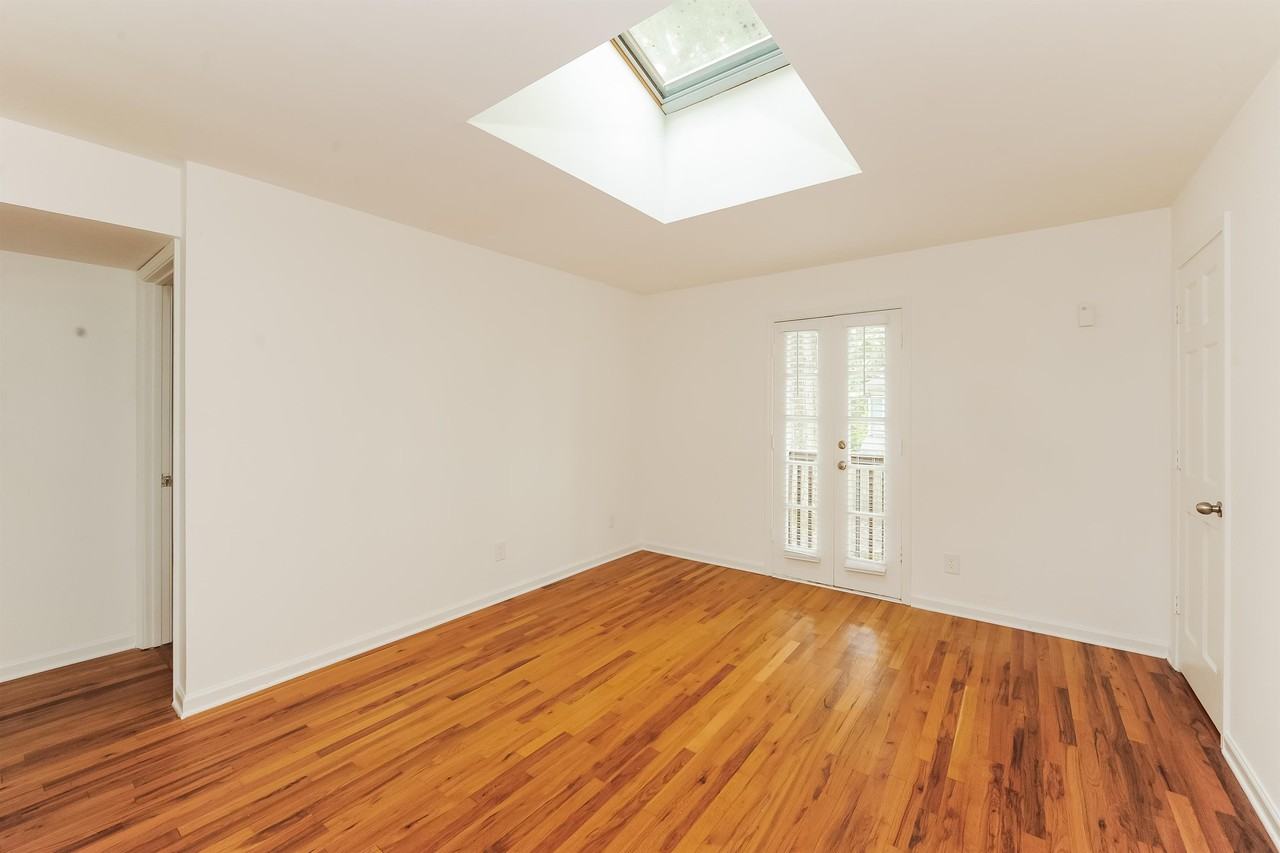 615 Boulevard Southeast #04 - Photo 5 of 13