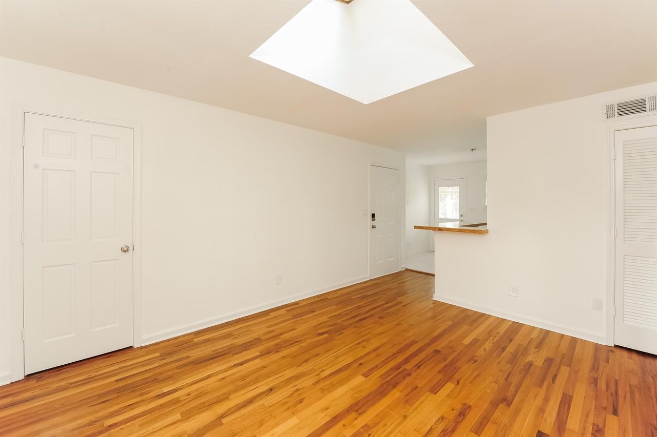 615 Boulevard Southeast #04 - Photo 6 of 13