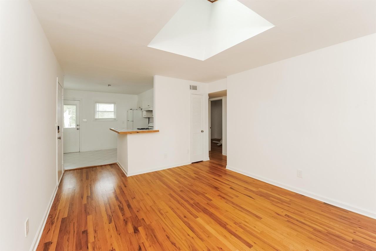 615 Boulevard Southeast #04 - Photo 7 of 13