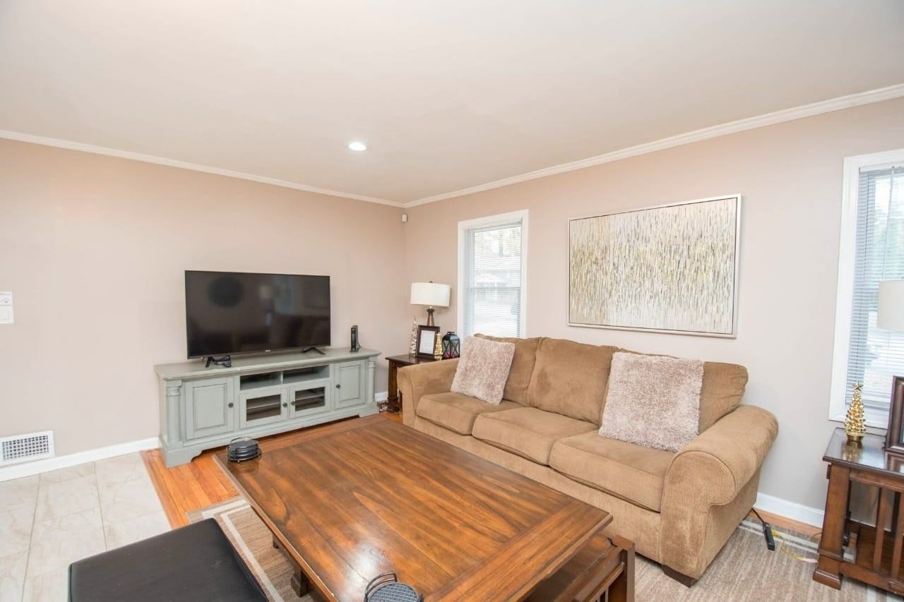 4075 Kenora Dr Sw - Photo 2 of 22