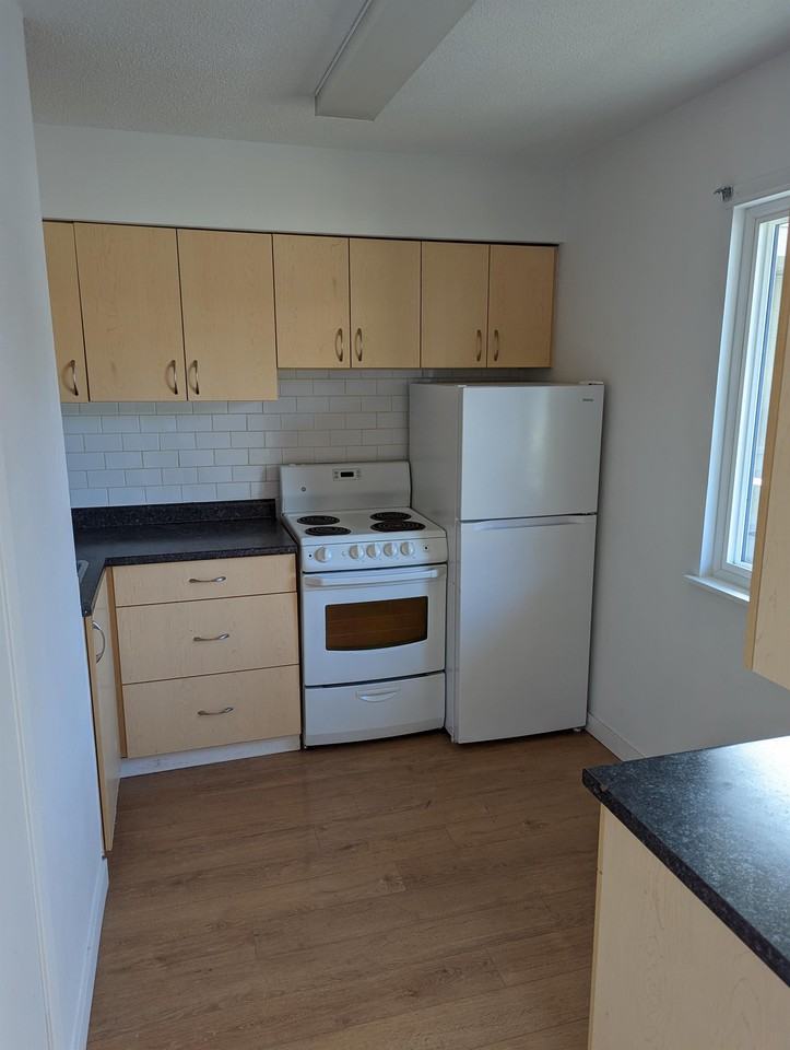 646 Admirals Rd, Victoria, BC V9A 2N7, CAN 8 unit Rentals Zumper