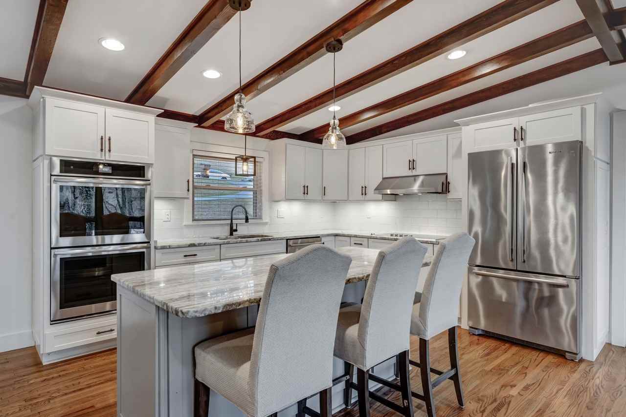 920 Rodney Dr - Photo 2 of 50