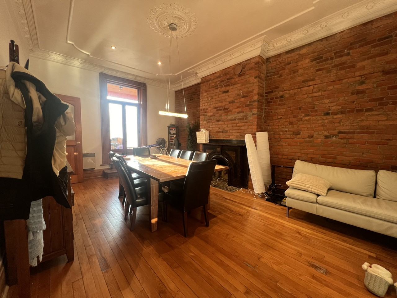 3452 Rue SainteFamille 3452, Montréal, QC H2X 2K8 4 Bedroom Apartment