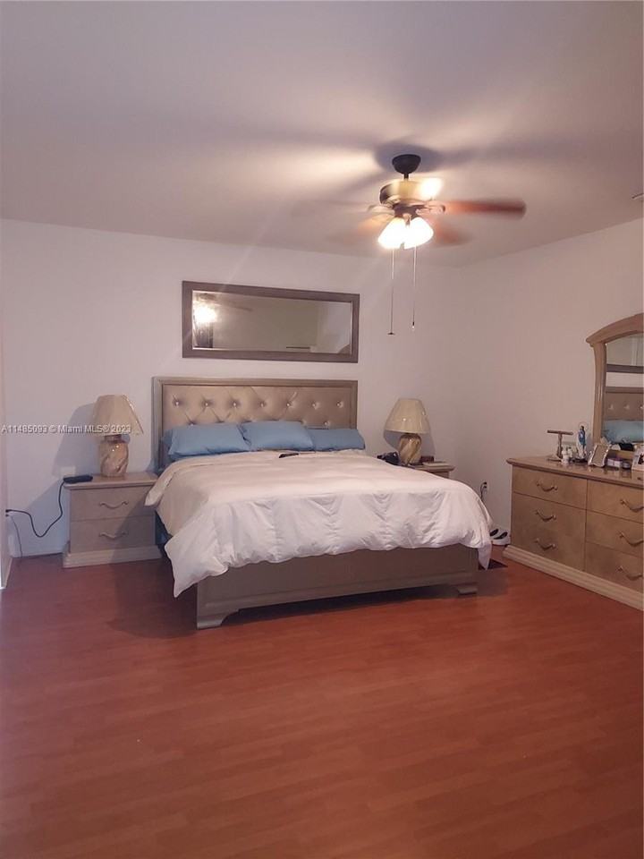 12426 Southwest 214th Terrace - Photo 7 of 7