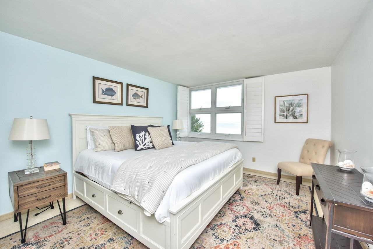 2121 Gulf Shore Blvd N - Photo 6 of 18