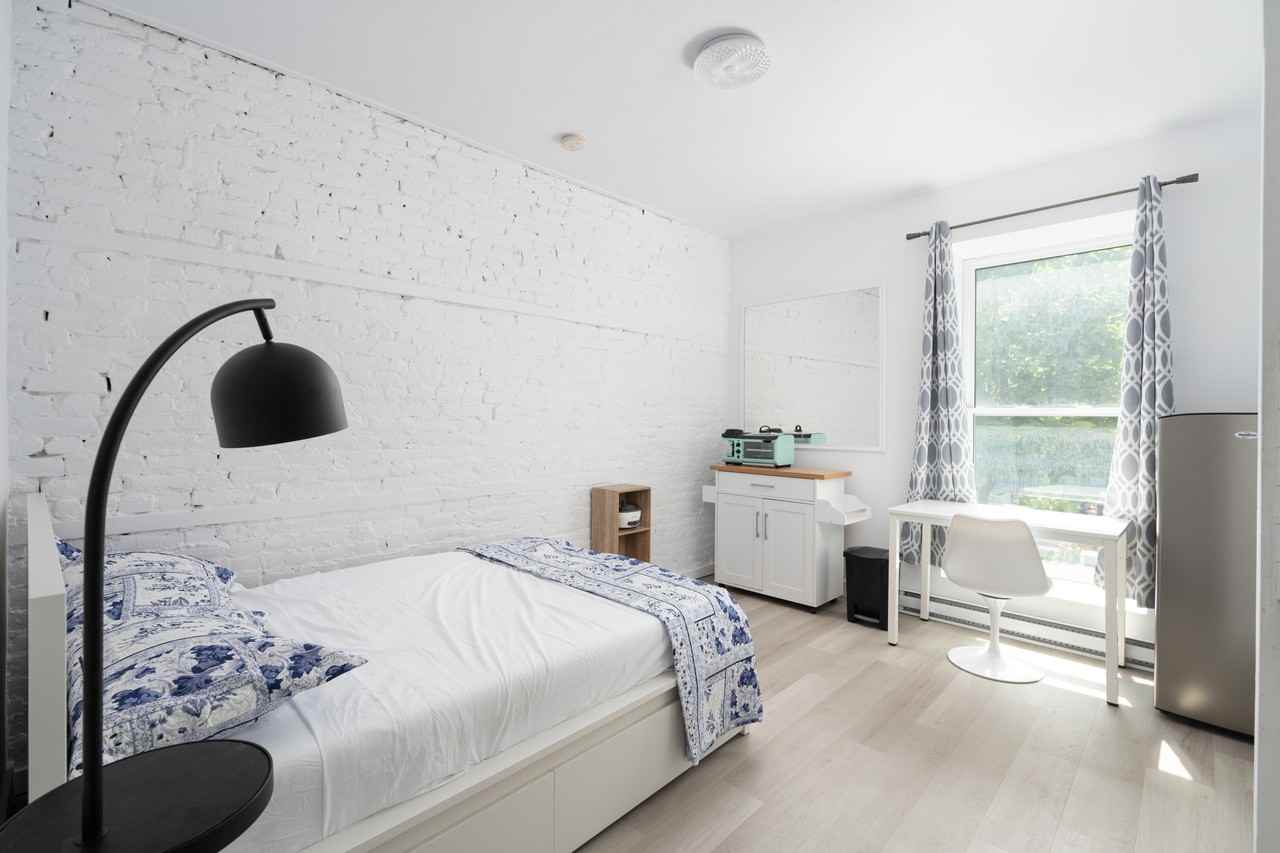 1711 Rue Saint-Denis #202