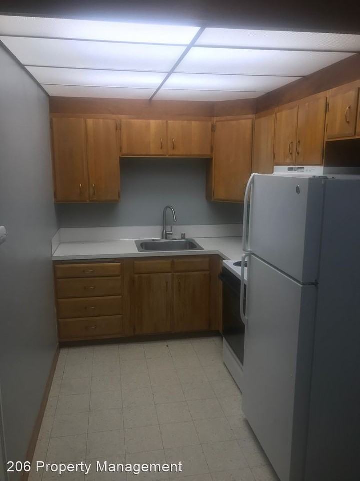 Wellesley Apartments - Photo 3 of 9