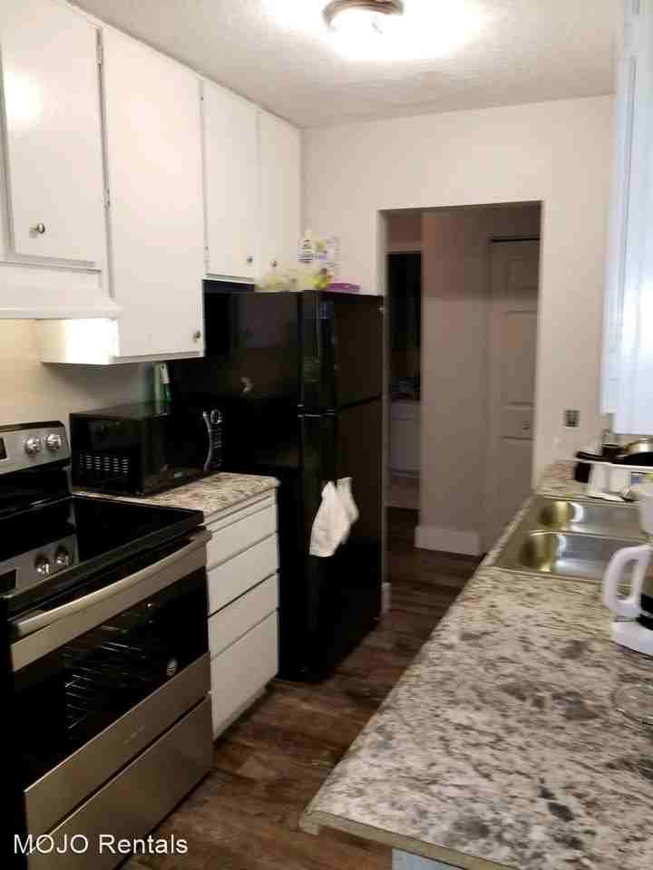 615 Hall Ave - Photo 2 of 6