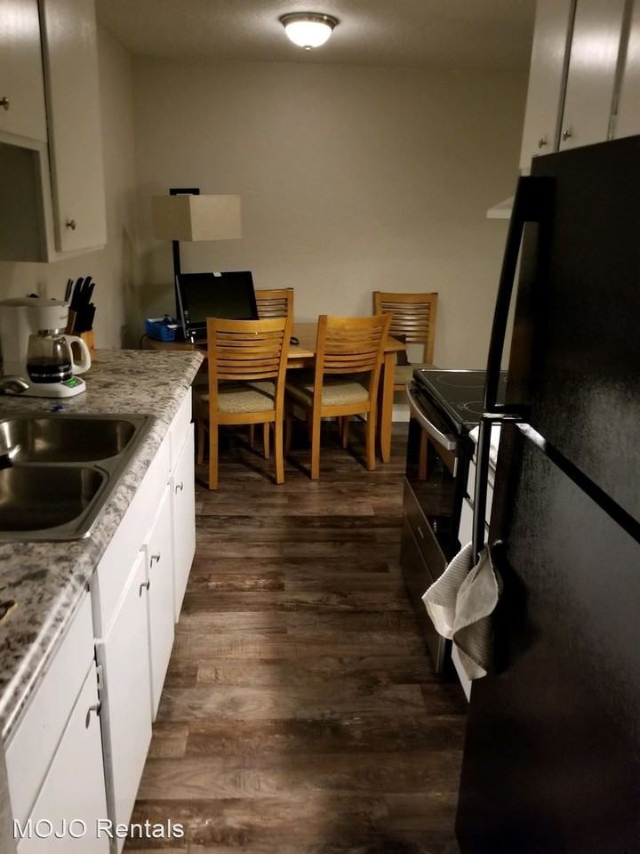 615 Hall Ave - Photo 3 of 6