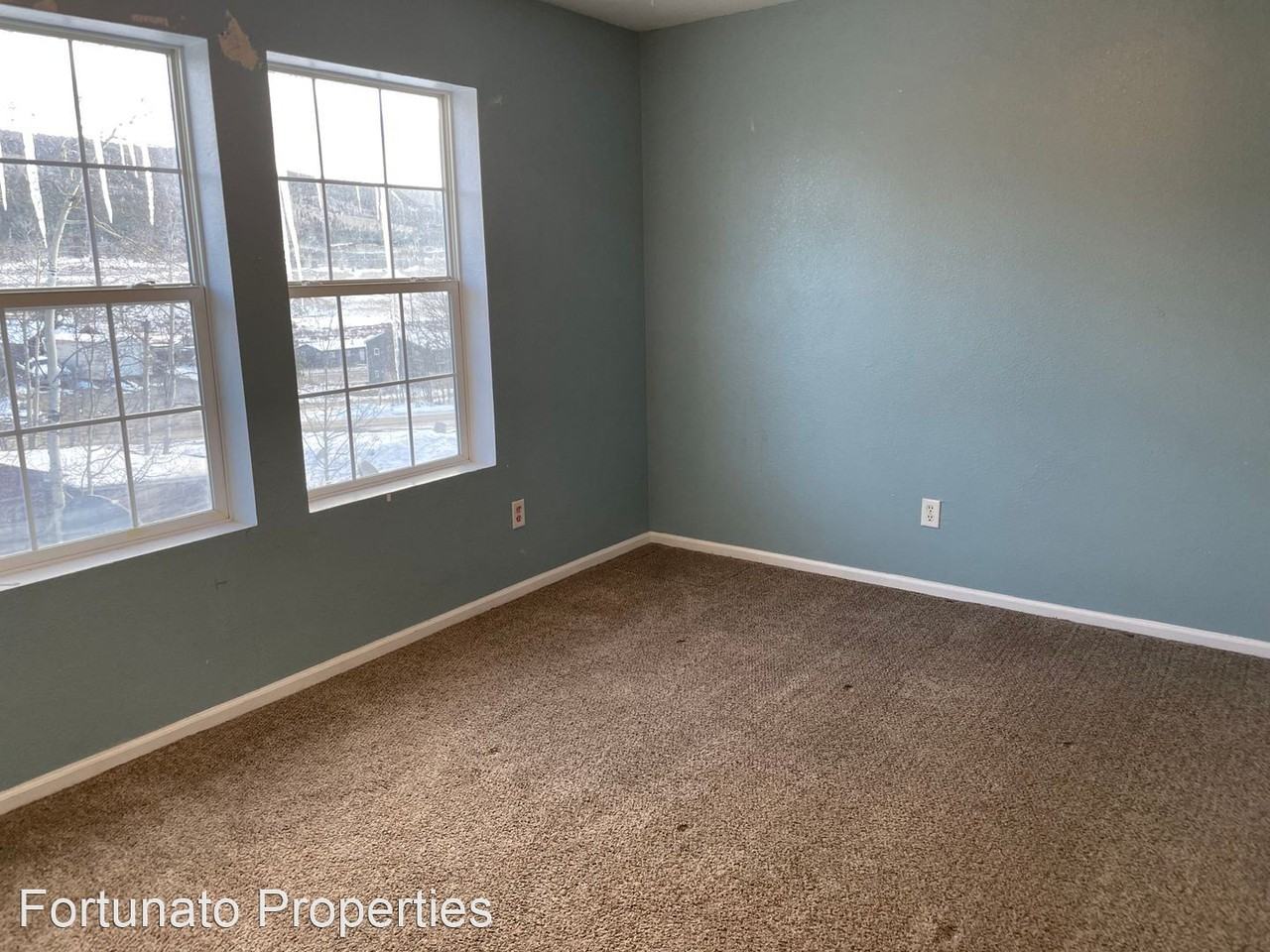 425 N Oak St - Photo 2 of 14