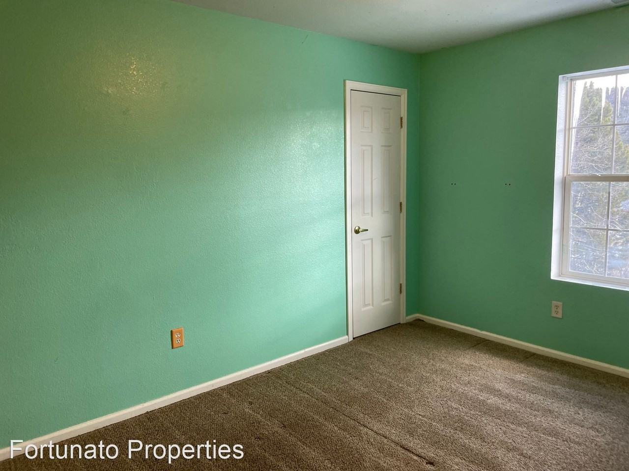 425 N Oak St - Photo 3 of 14