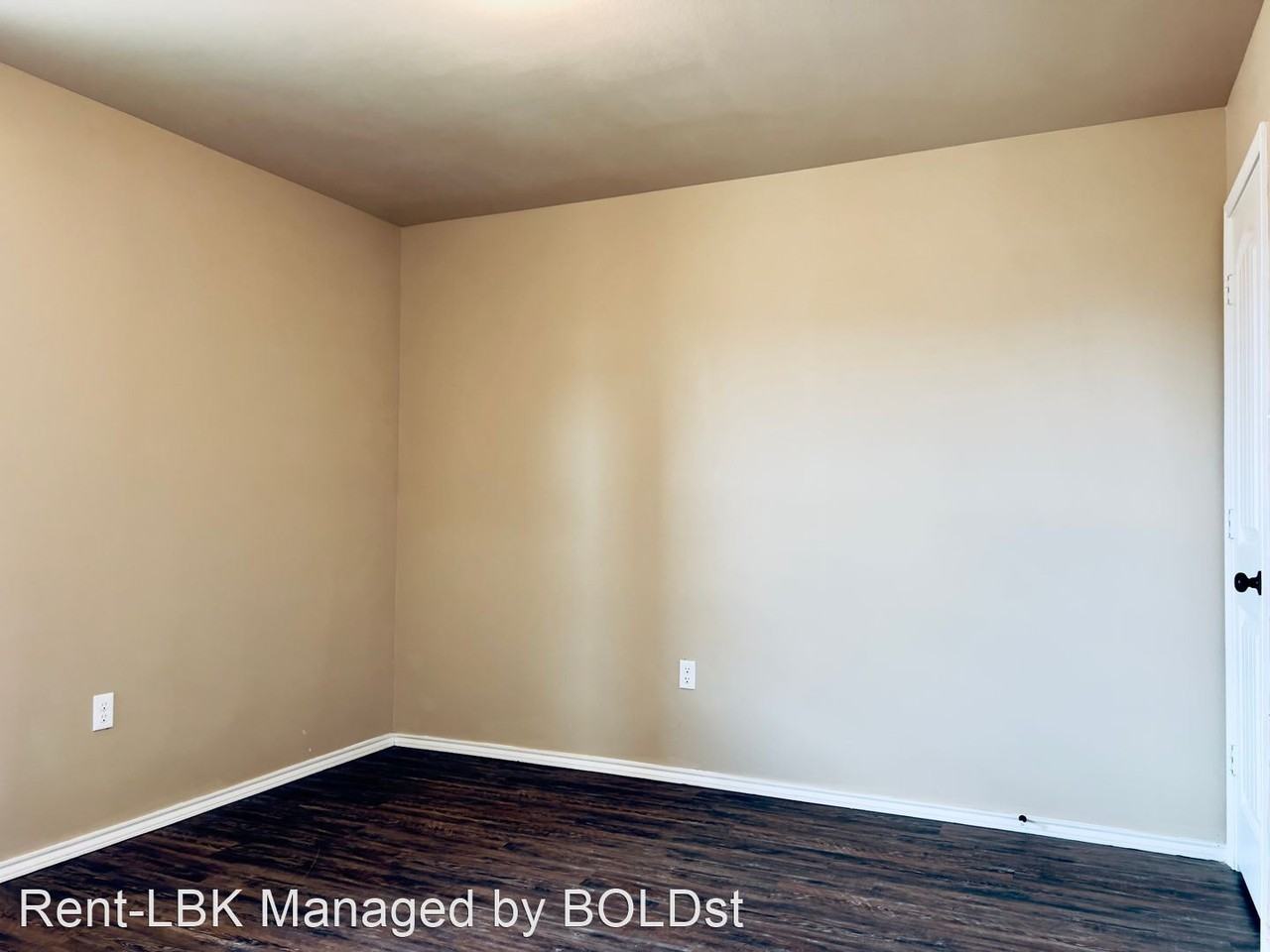 2417 N Avenue N - Photo 3 of 8