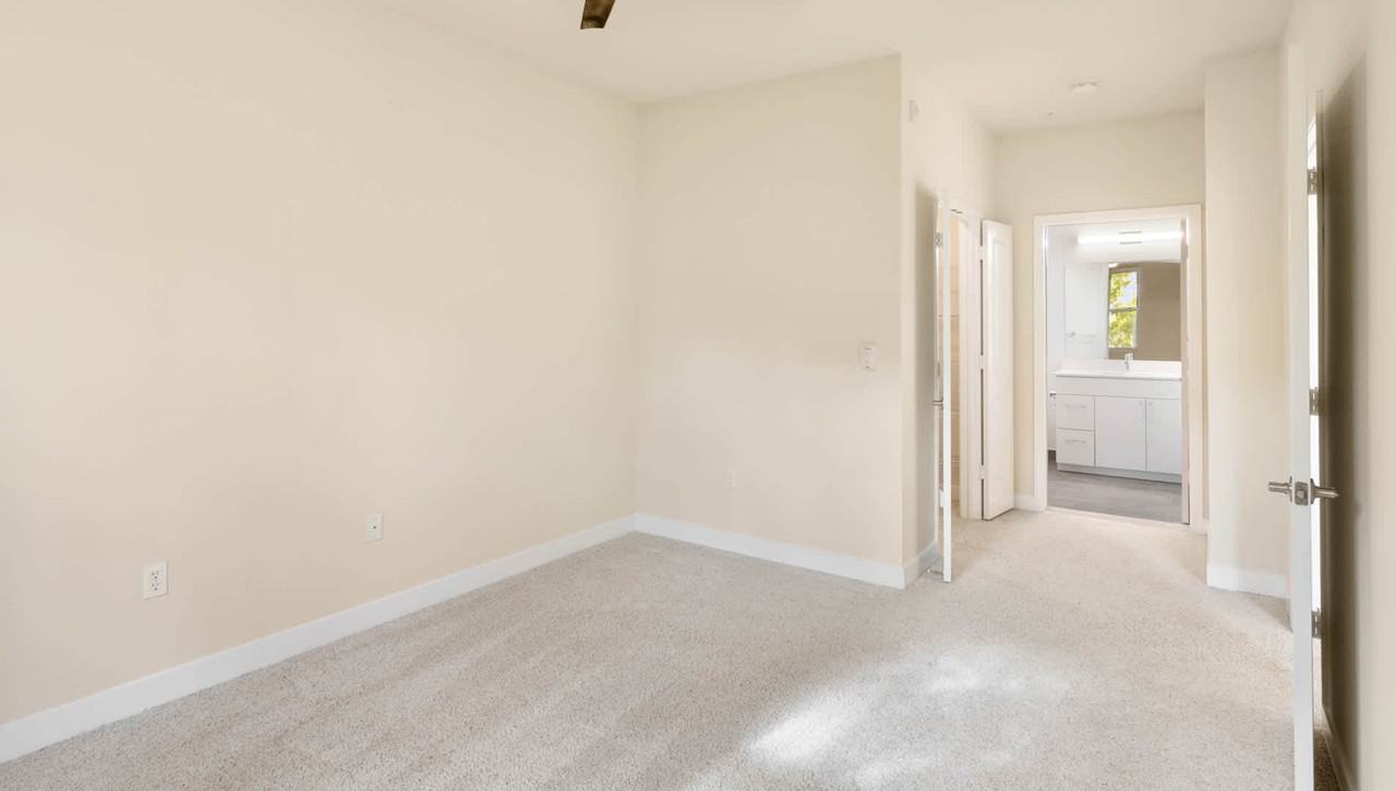 South City Station - Photo 5 of 59