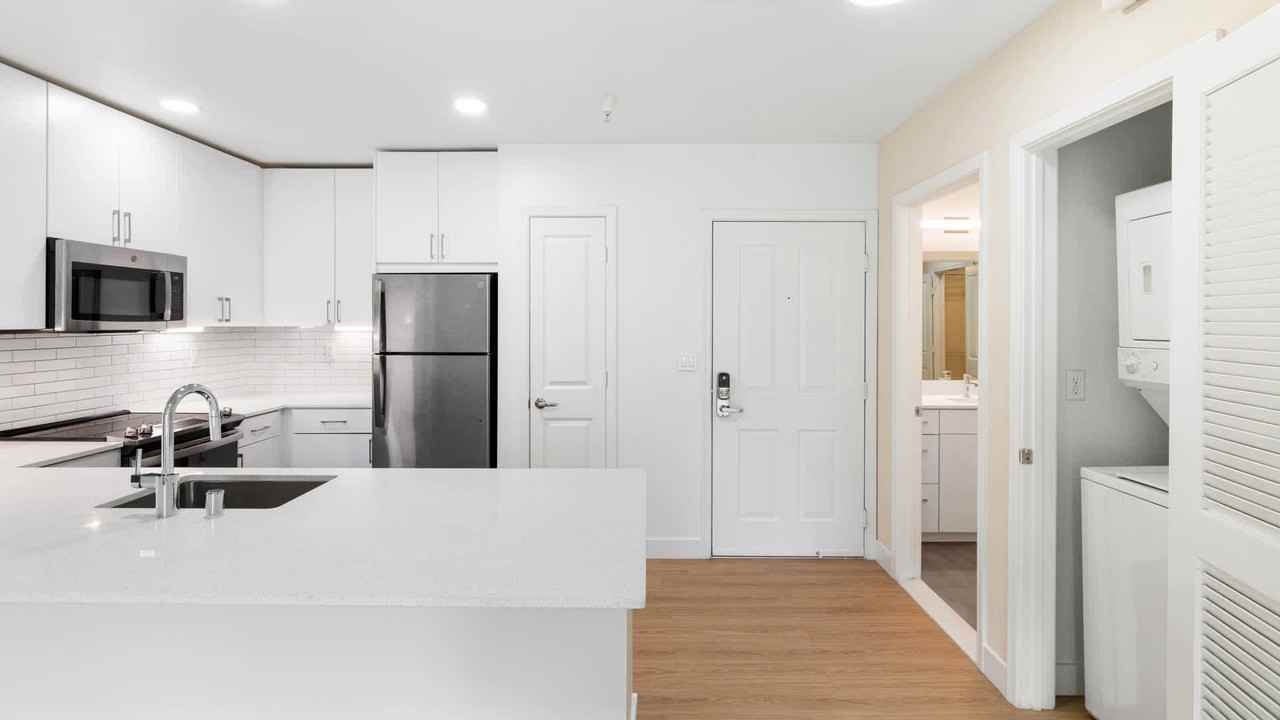 South City Station - Photo 7 of 59