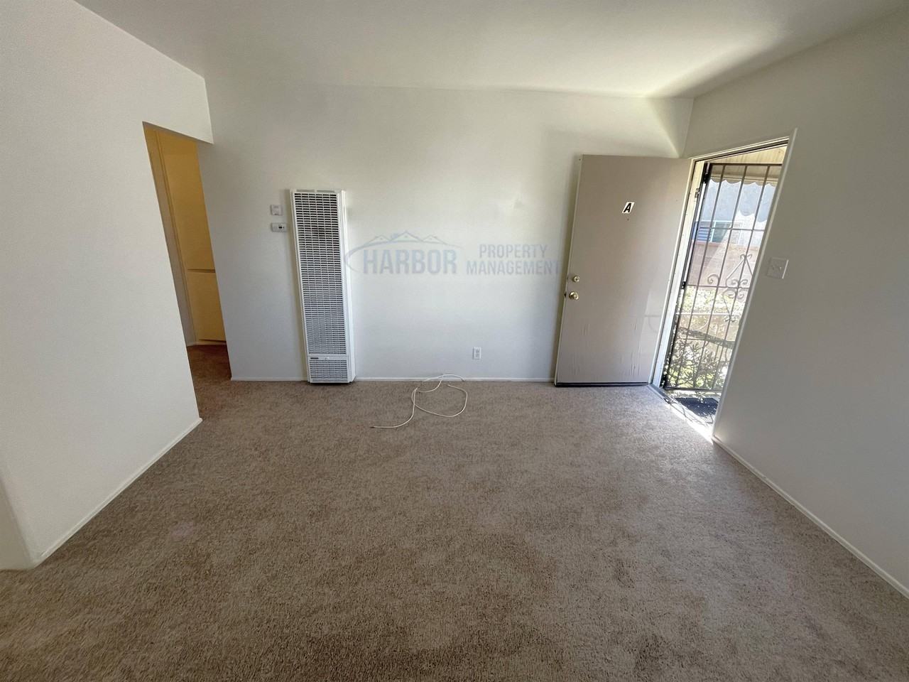 13916 Hawthorne Way - Photo 3 of 16