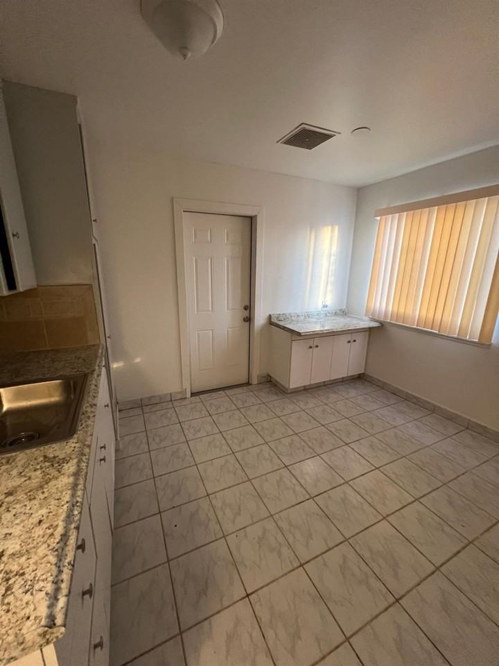 3551 East McKinley Avenue - Photo 3 of 19