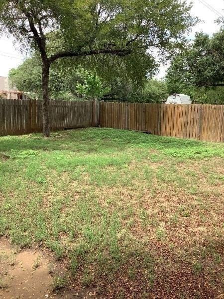 613 Live Oak Dr - Photo 3 of 8