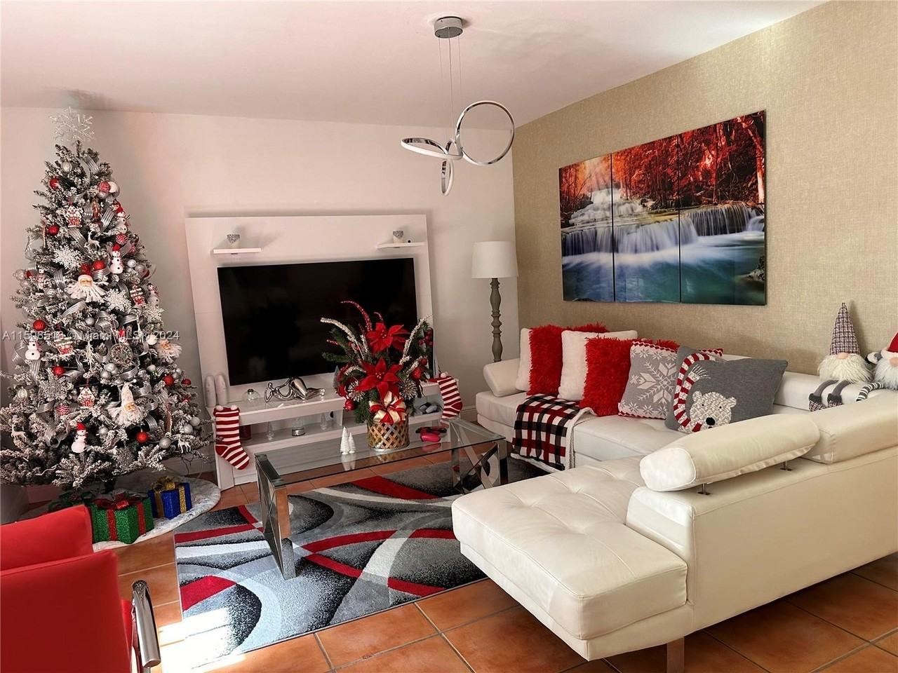 9765 Sw 15th St - Photo 2 of 8