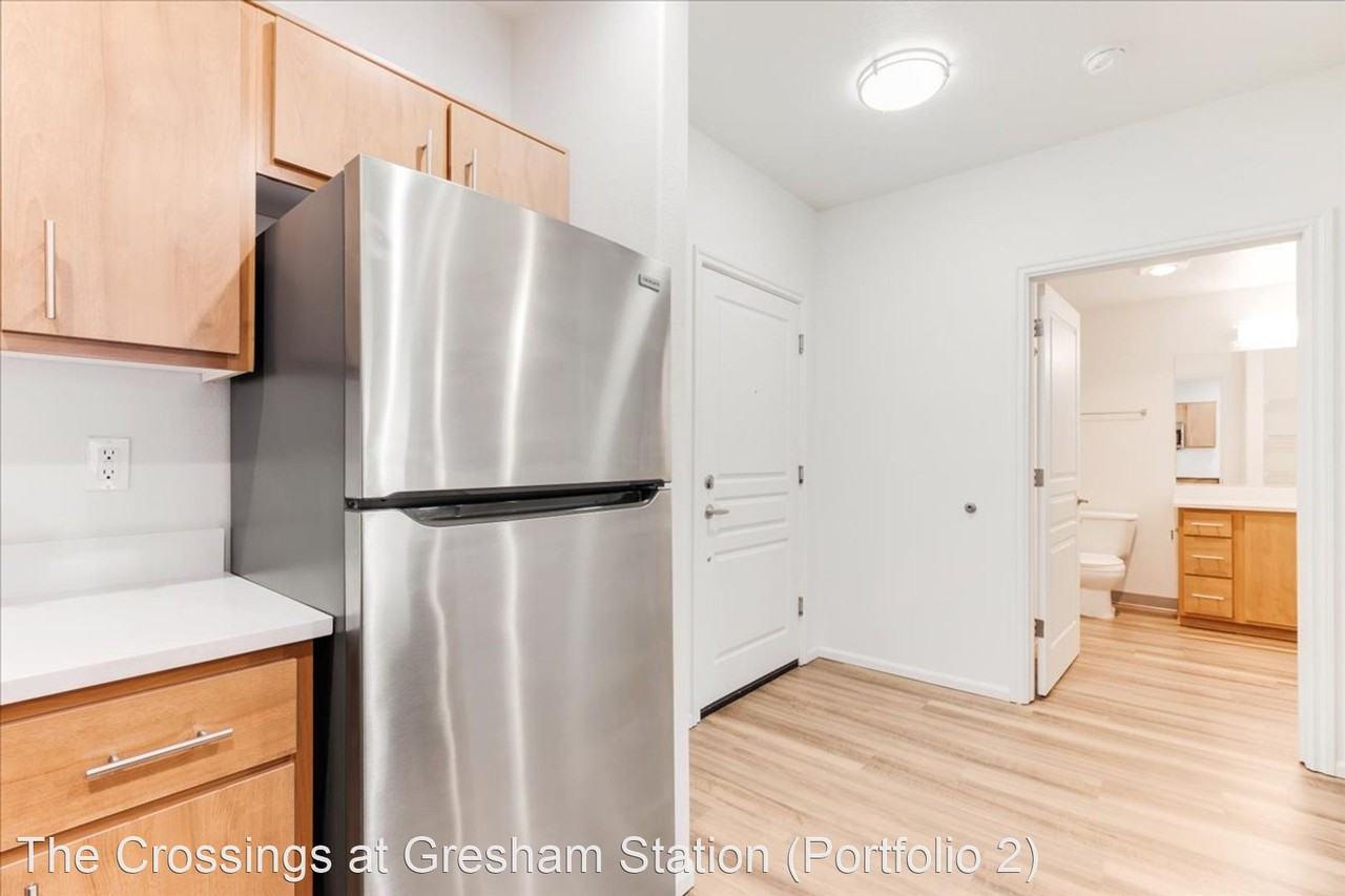 The Crossings at Gresham Station - Photo 3 of 29