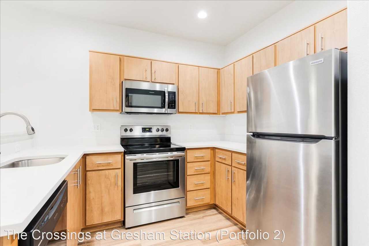 The Crossings at Gresham Station - Photo 2 of 29