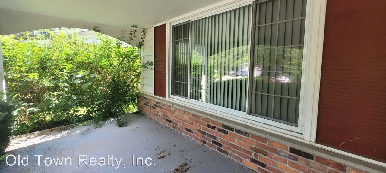 2163 Yorktown Dr - Photo 2 of 31