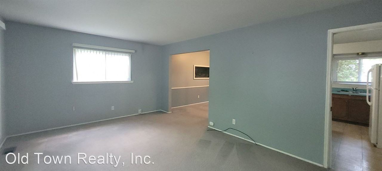 2163 Yorktown Dr - Photo 3 of 31