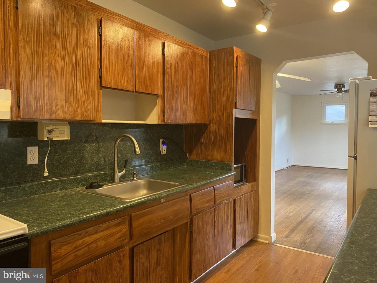 2994 Thomas Rd - Photo 2 of 11
