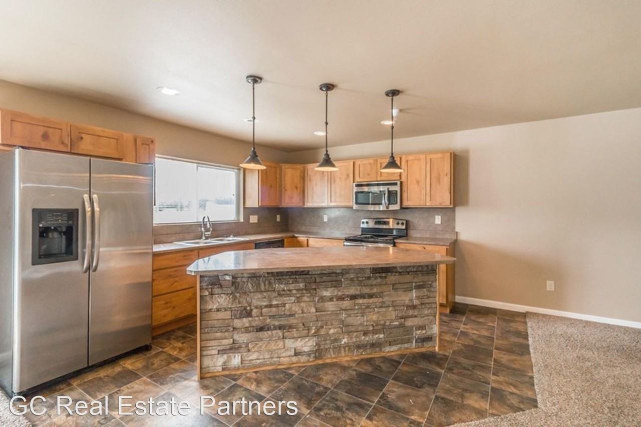 Yellowstone Circle - Photo 3 of 23