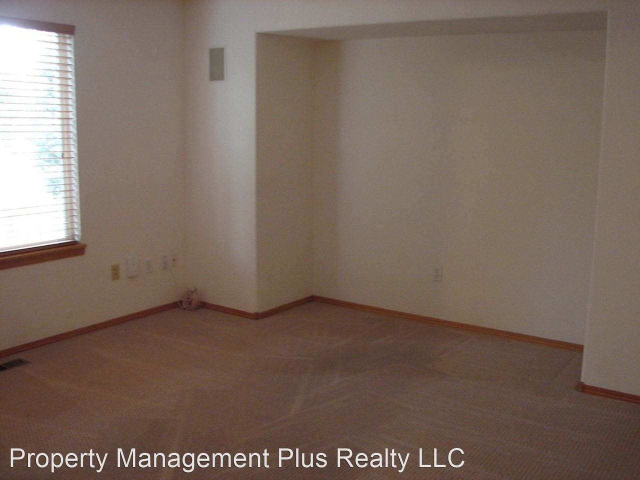 1424 Wildrose Dr - Photo 3 of 38