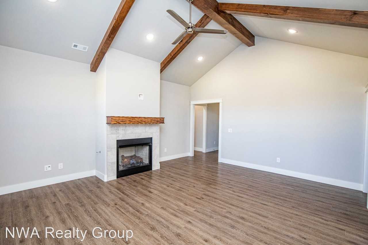 1936 Seay Cir - Photo 3 of 23