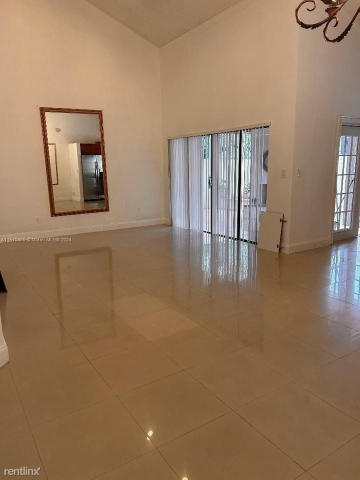 5700 Sw 152nd Ct - Photo 3 of 12