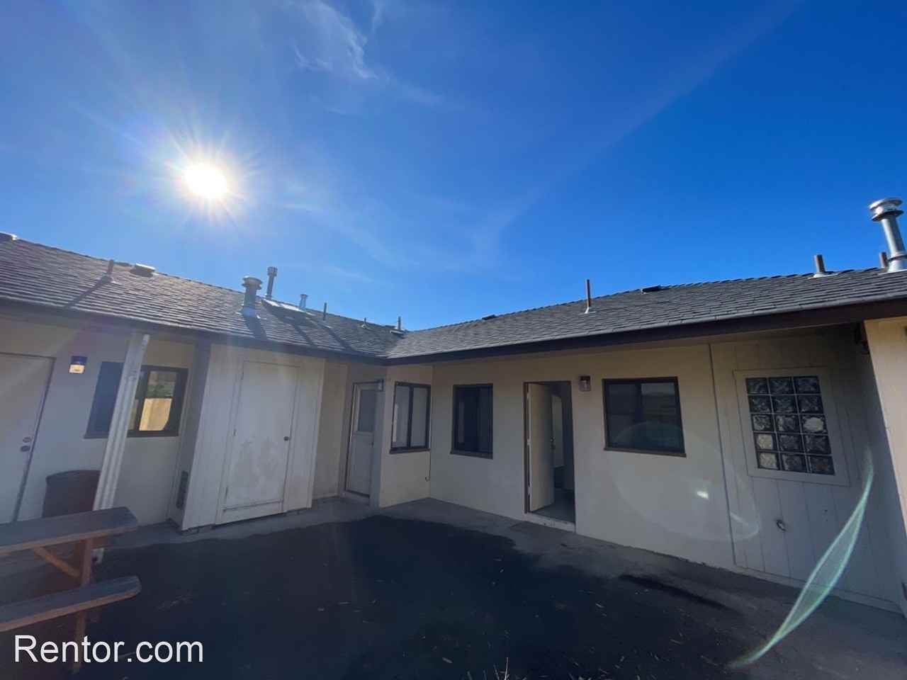 Spacious 1 bedroom Fortuna apartments, onsite laundry, shared courtyard. - Photo 2 of 17